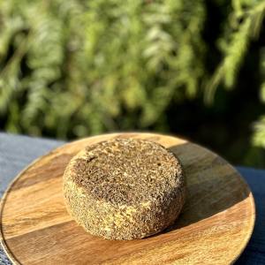 4) Queso madurado de cabra con romero2